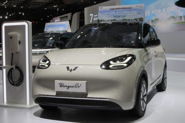 Mobil Listrik dan Bensin